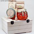 подарочный набор с мёдом и чаем в деревянном ящике